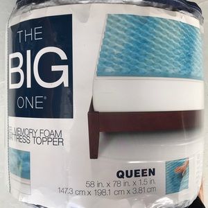 Queen size gel memory foam mattress topper